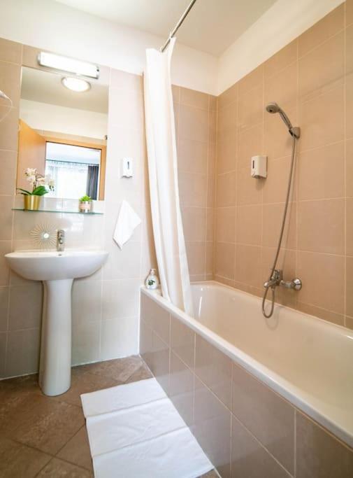 Free Parking! Soho Budapest 304, 4 Ppl, Ac, Fast Wifi, Smart Tv Zewnętrze zdjęcie